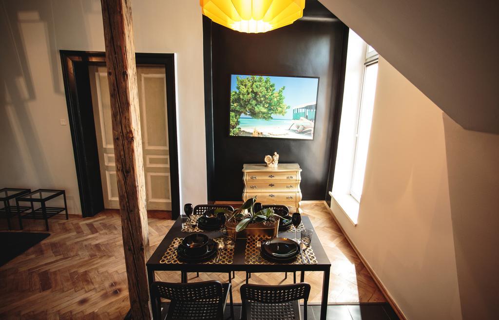 Black Boutique Apartament *